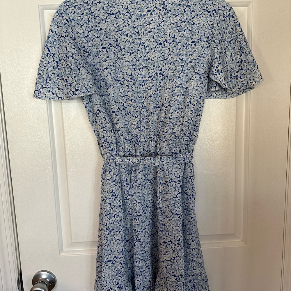Women’s floral front tie v neck dress - Picture 3 of 5